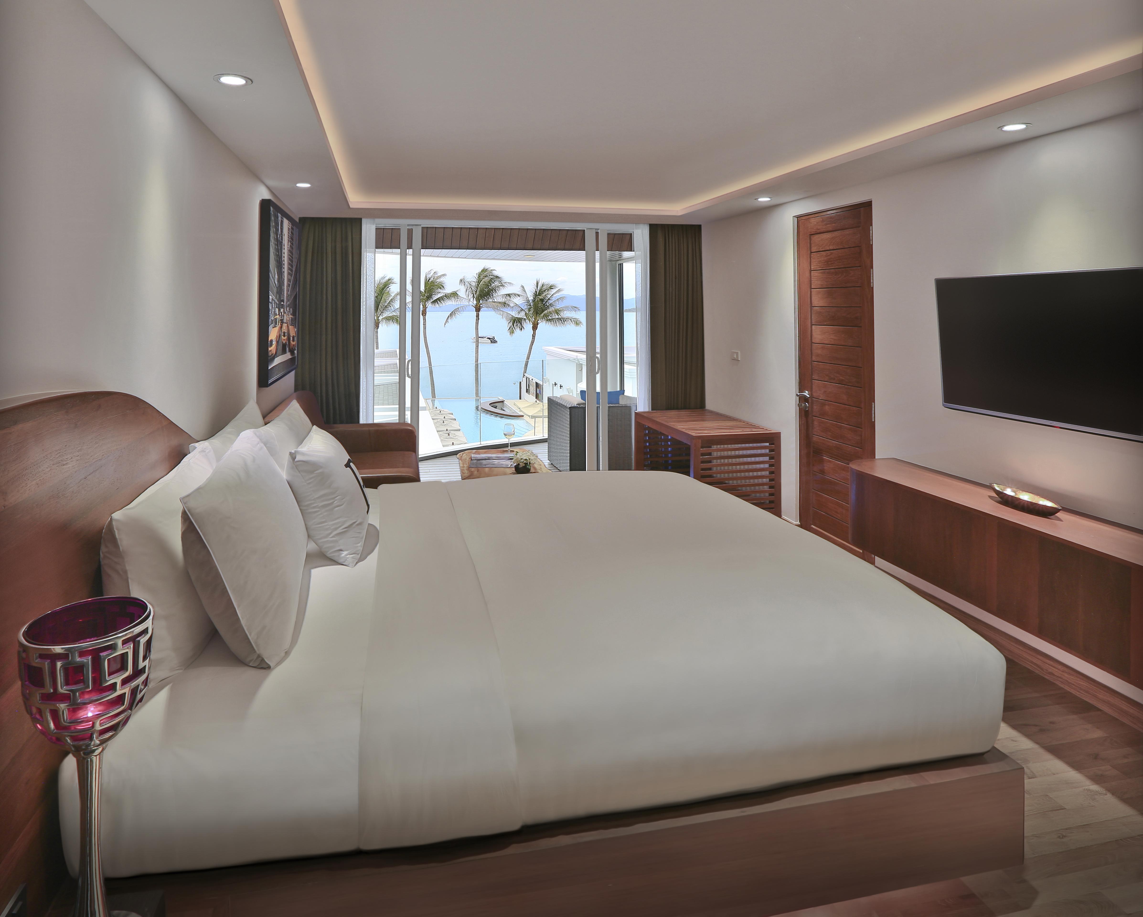 The Privilege Hotel Ezra Beach Club Bangrak Plajı Dış mekan fotoğraf