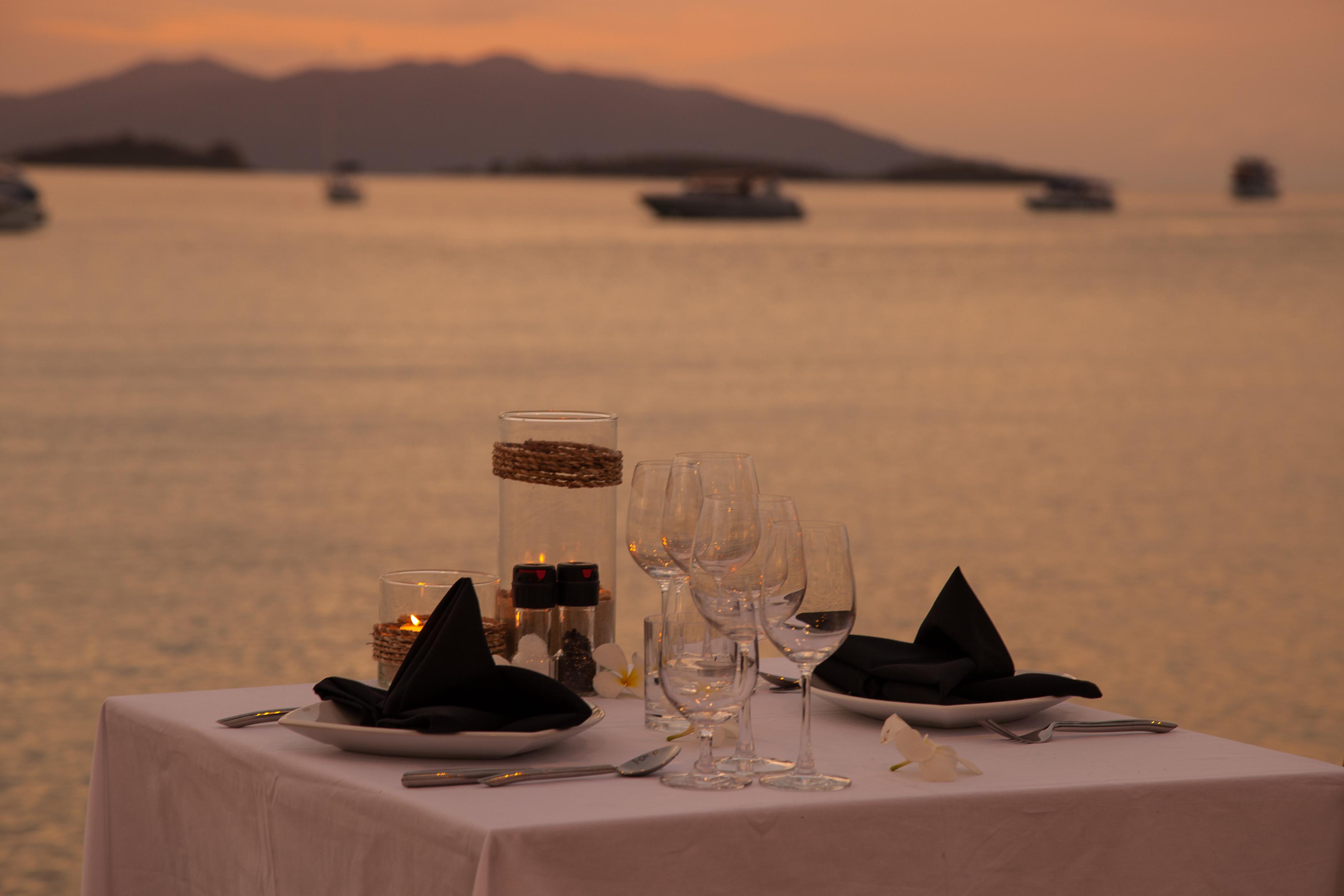 The Privilege Hotel Ezra Beach Club Bangrak Plajı Dış mekan fotoğraf