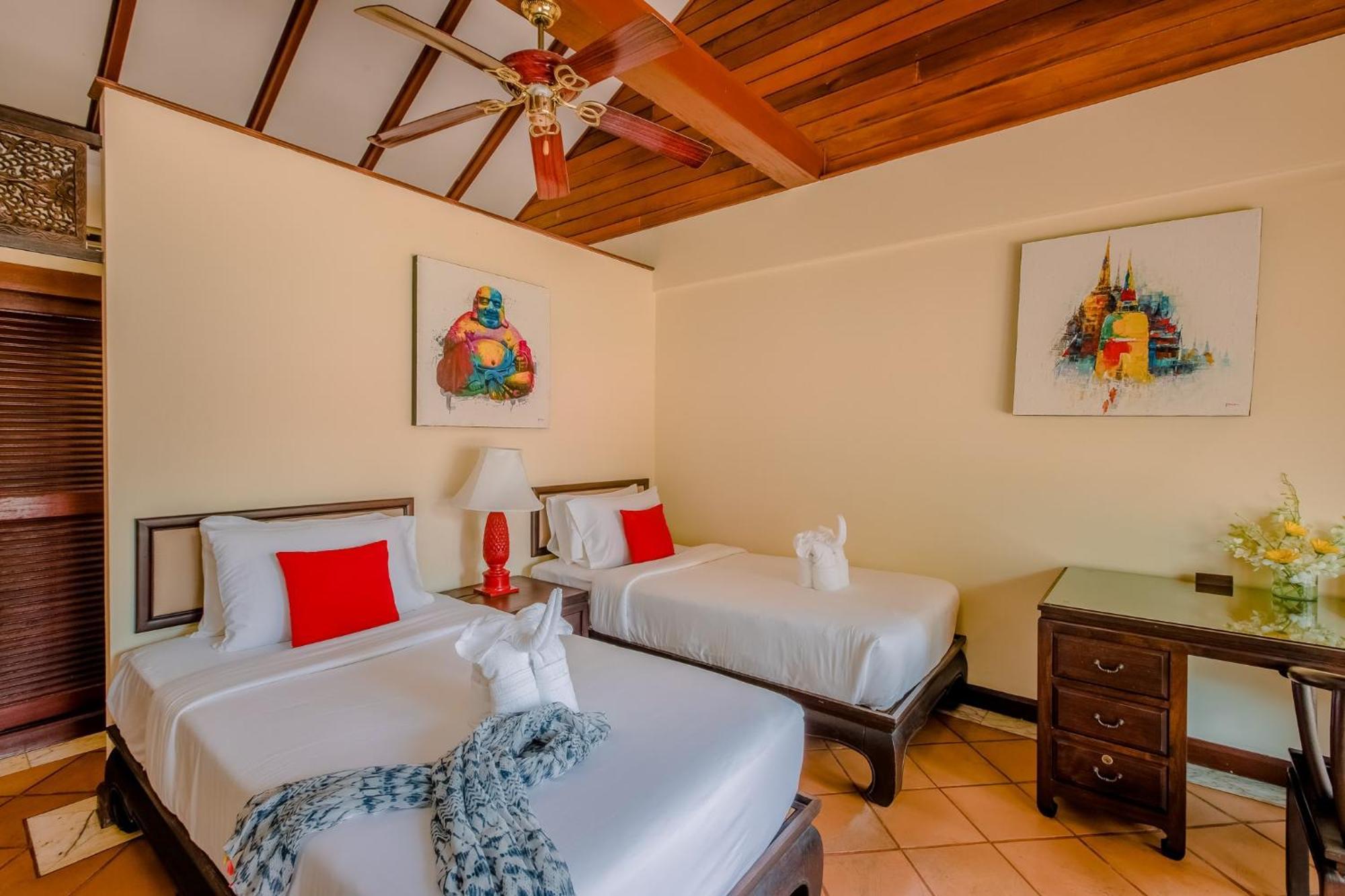 The Privilege Hotel Ezra Beach Club Bangrak Plajı Dış mekan fotoğraf