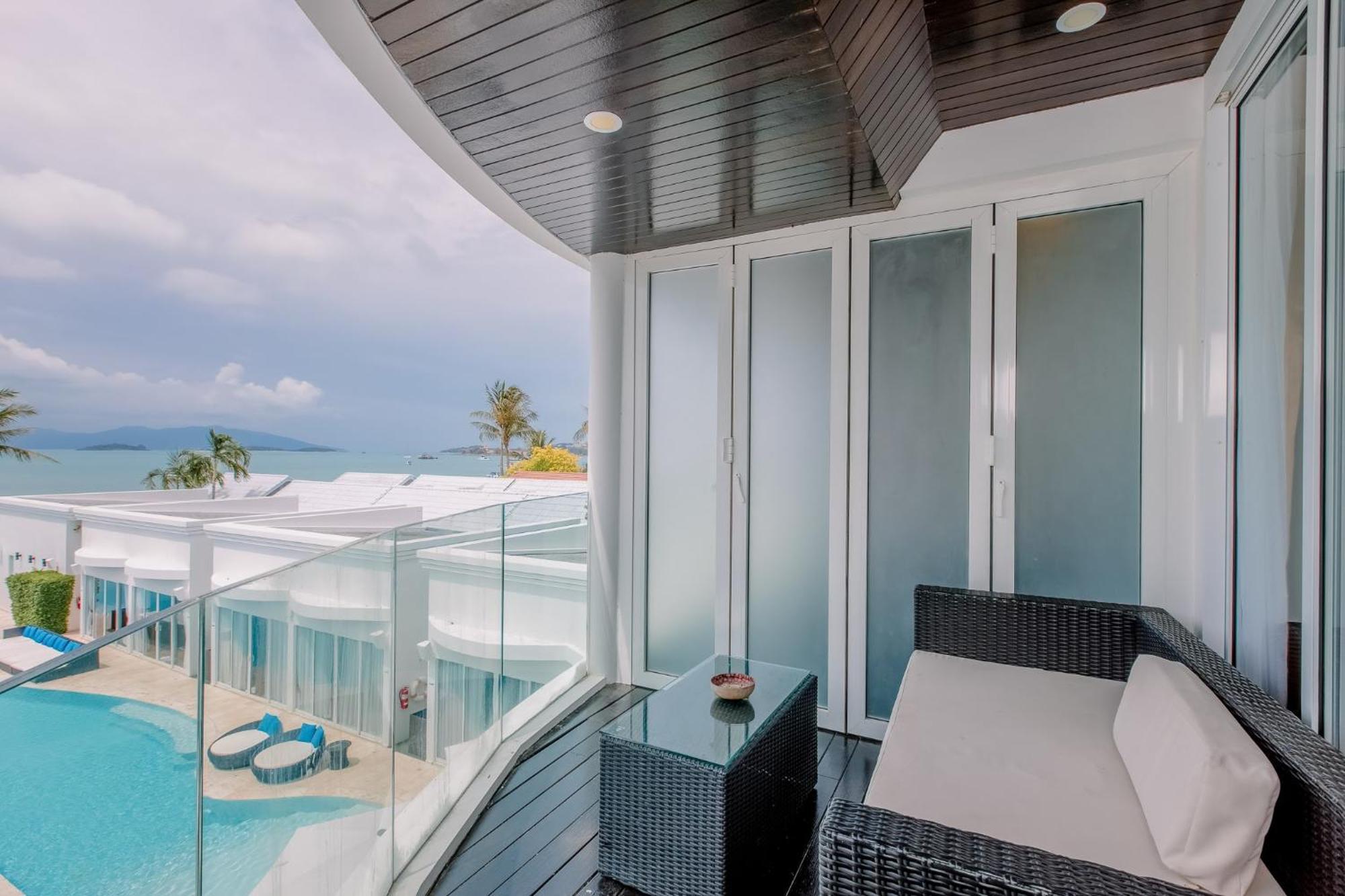 The Privilege Hotel Ezra Beach Club Bangrak Plajı Dış mekan fotoğraf