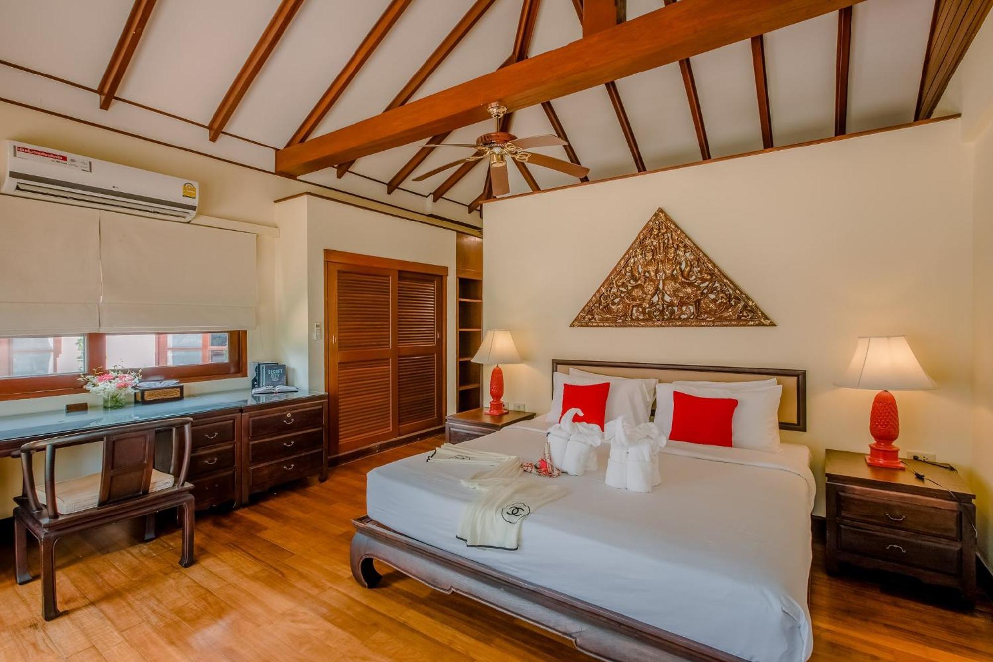 The Privilege Hotel Ezra Beach Club Bangrak Plajı Dış mekan fotoğraf